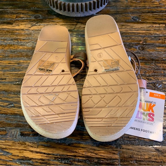 NWT Sandals Muk Luks Size 8 Made in the USA Multicolor Cute Slip On Toe Detail - Picture 7 of 9